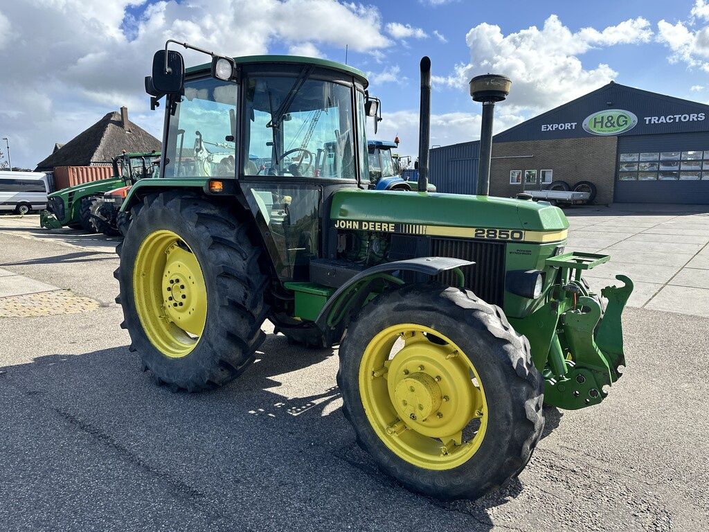 John Deere 2850