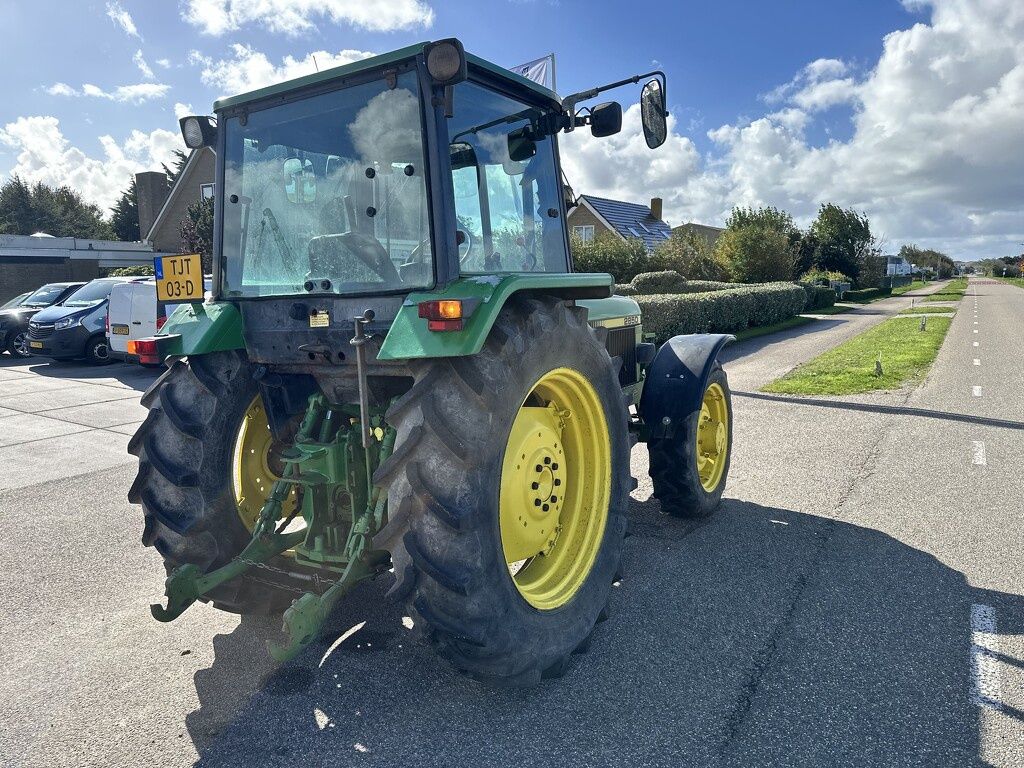 John Deere 2850