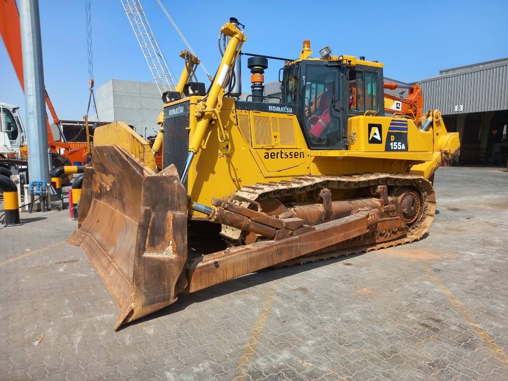 Komatsu D155A-6R (4pcs available for sale in Abu Dhabi)