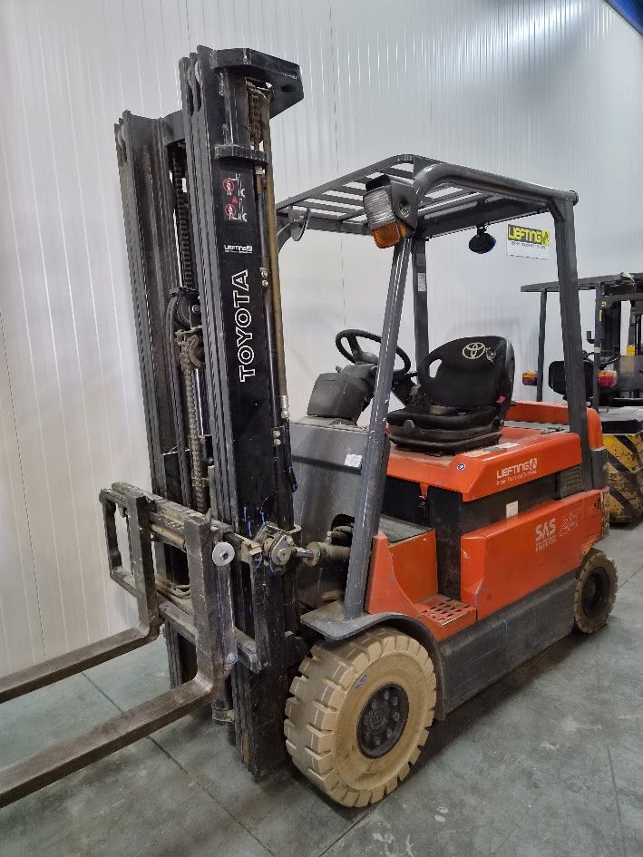 Toyota heftruck 7FBMF25 triplex 550cm sideshift
