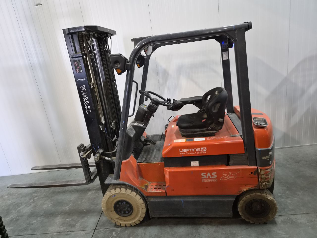 Toyota heftruck 7FBMF25 triplex 550cm sideshift