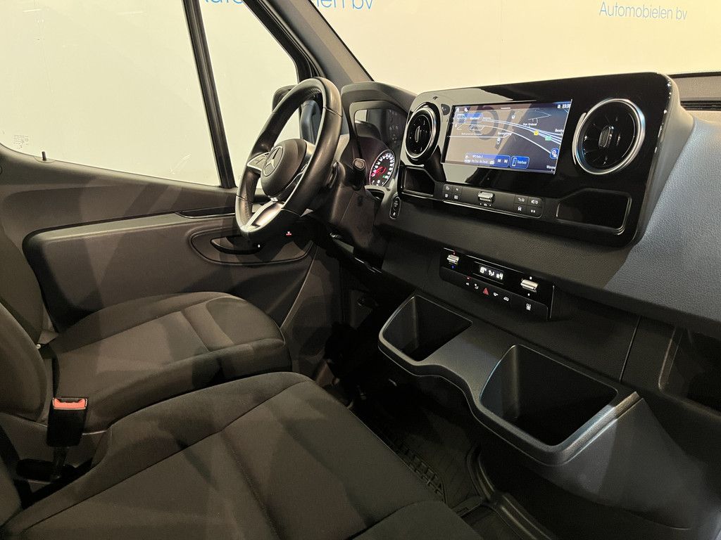 Mercedes-Benz Sprinter 317 CDI L3 RWD Automaat / Euro 6 / LED / Airco / Adap. Cruise Control / Camera / Trekhaak / CarPlay / Navigatie / 3-Zits / 46.200 KM !!