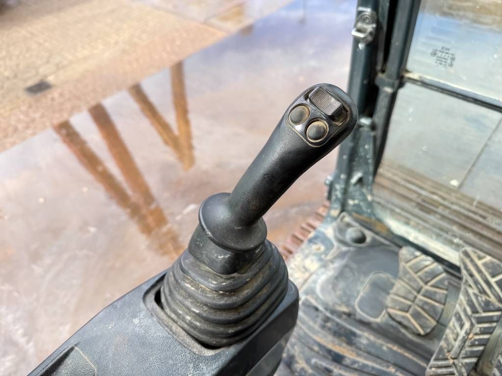 Hyundai HX220L - 360&deg; Camera / Automatic Greasing