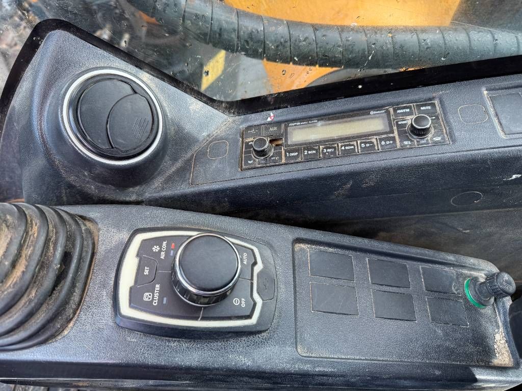 Hyundai HX220L - 360&deg; Camera / Automatic Greasing