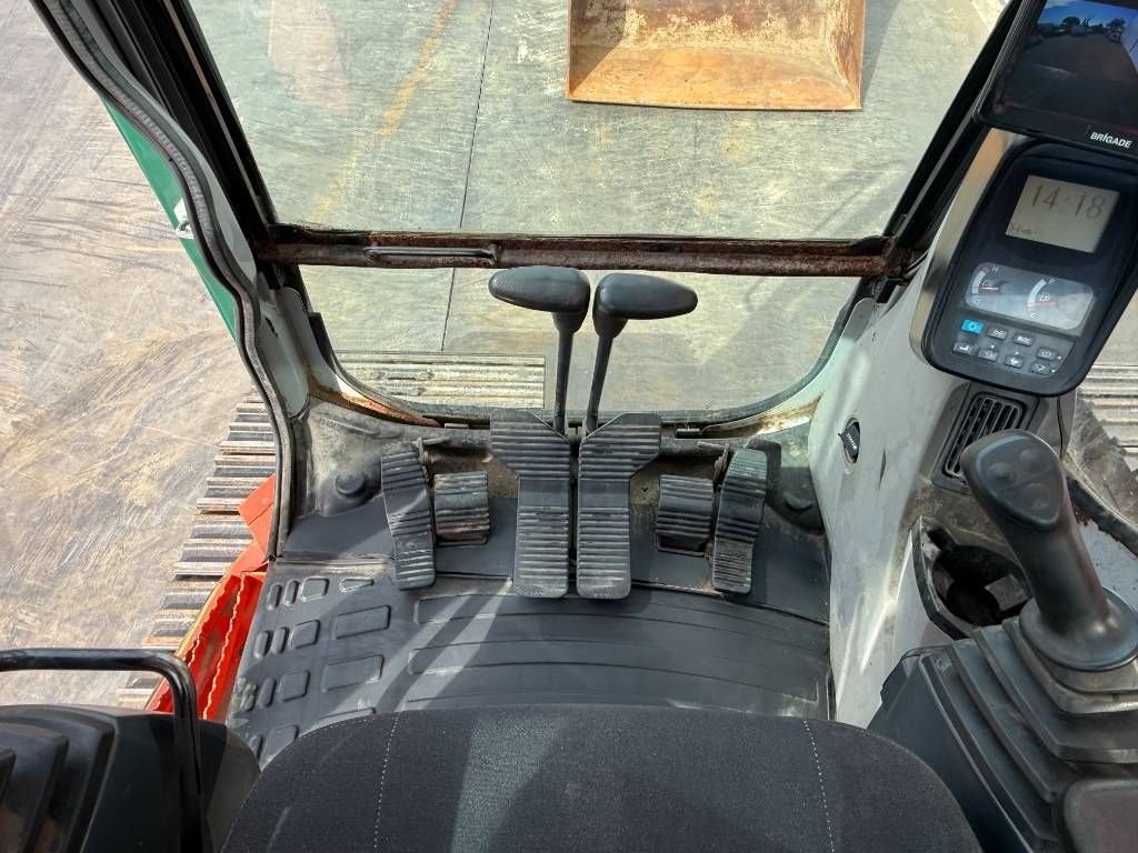 New Holland Kobelco E235B SR-2 - 360° Camera / Hammer lines