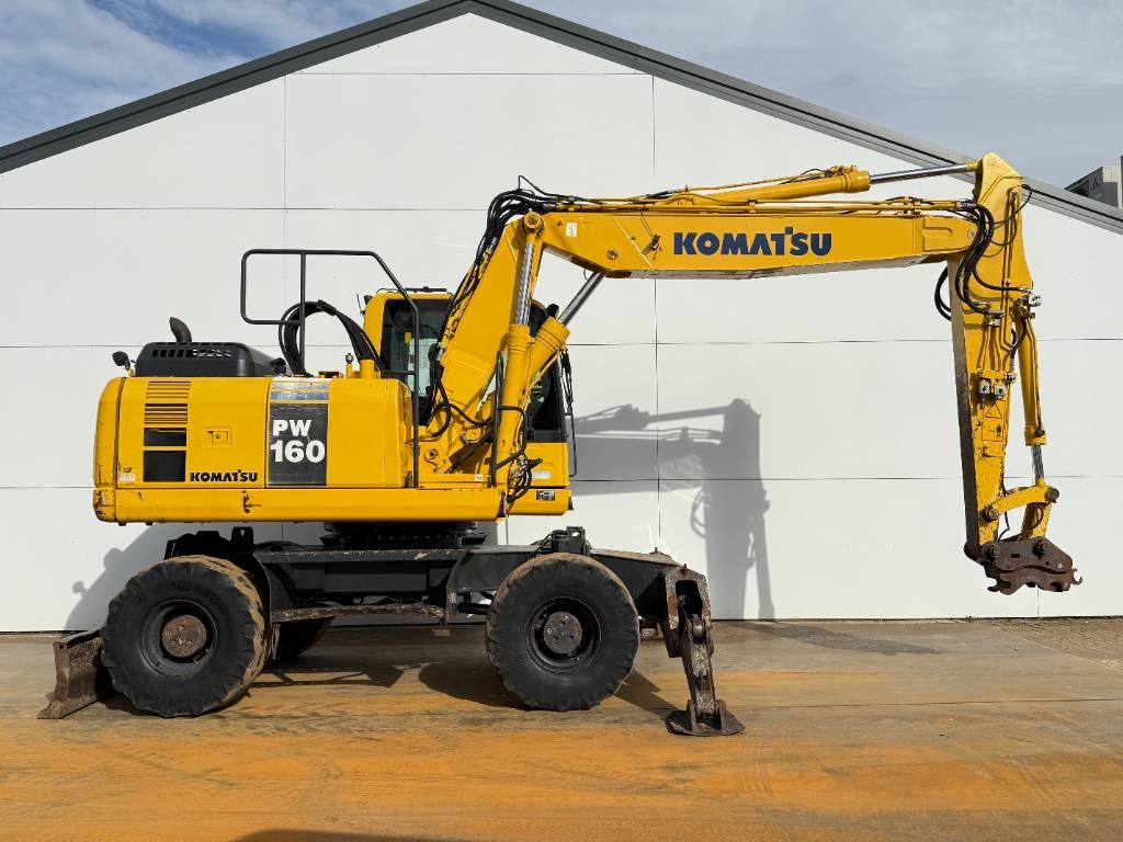 Komatsu PW160-8 - Triple Boom / Blade / Hammer Lines