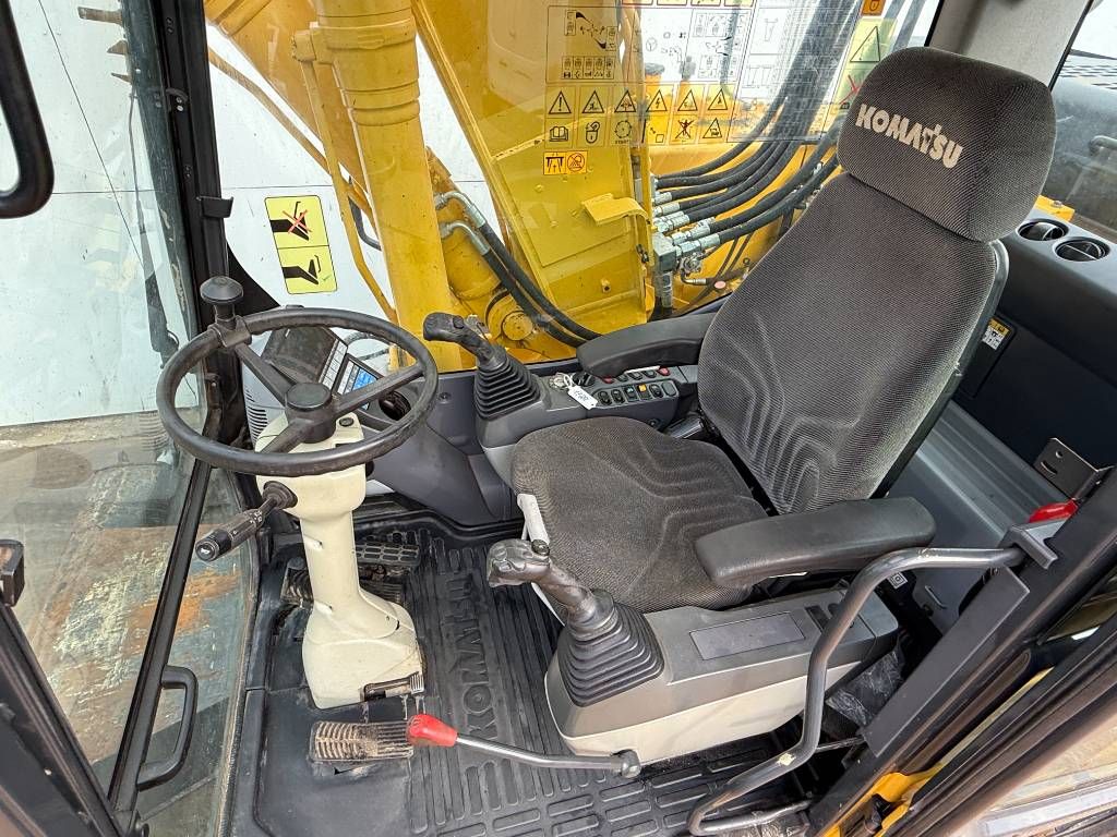Komatsu PW160-8 - Triple Boom / Blade / Hammer Lines