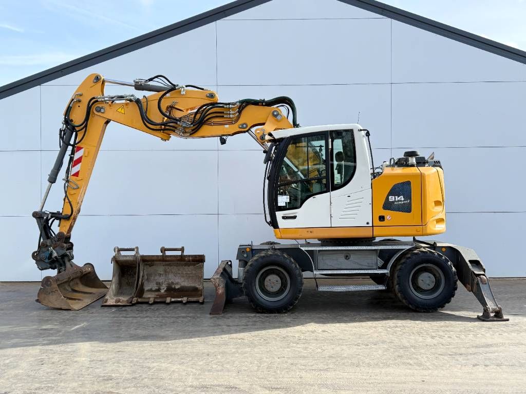 Liebherr A914 - Triple Boom / 2 extra Buckets!