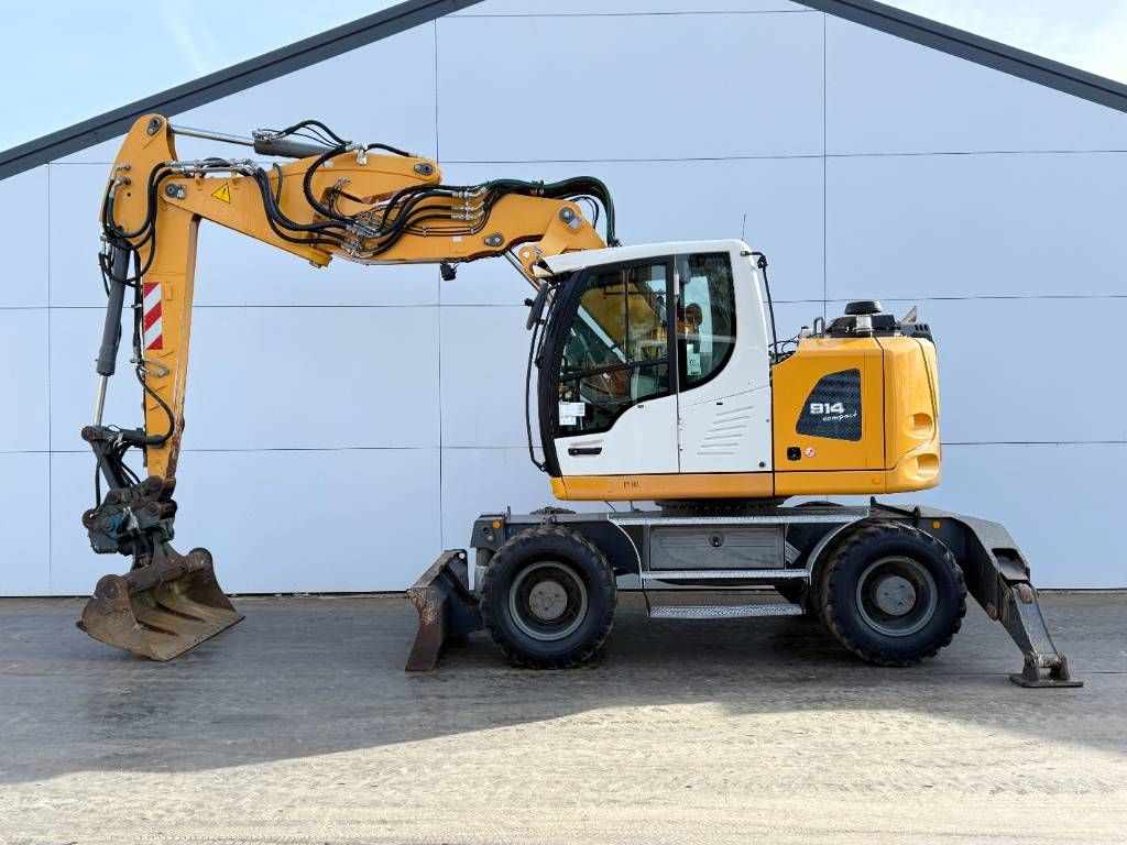 Liebherr A914 - Triple Boom / 2 extra Buckets!