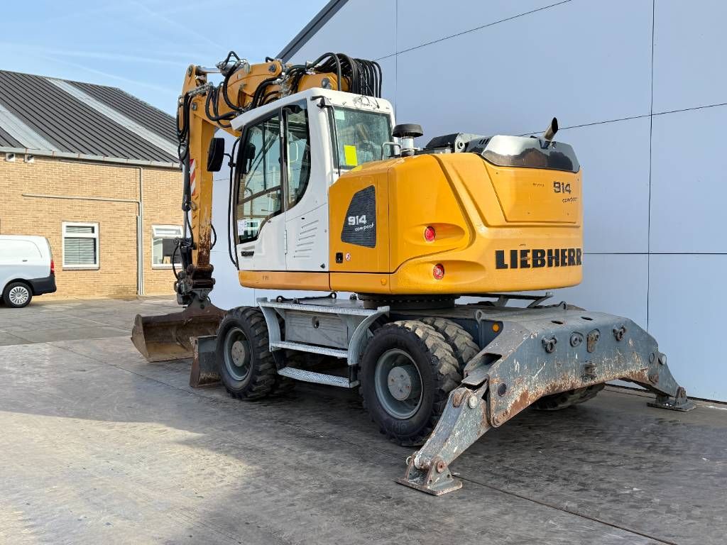 Liebherr A914 - Triple Boom / 2 extra Buckets!