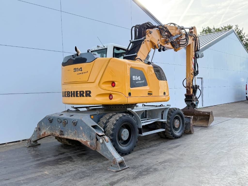 Liebherr A914 - Triple Boom / 2 extra Buckets!