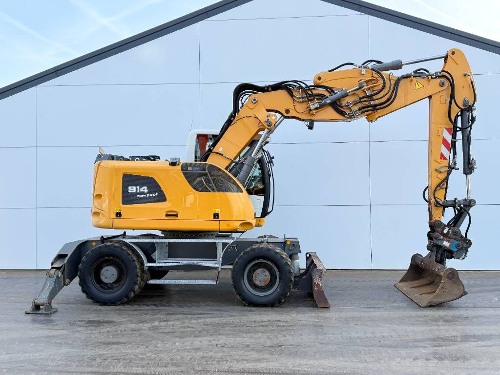 Liebherr A914 - Triple Boom / 2 extra Buckets!