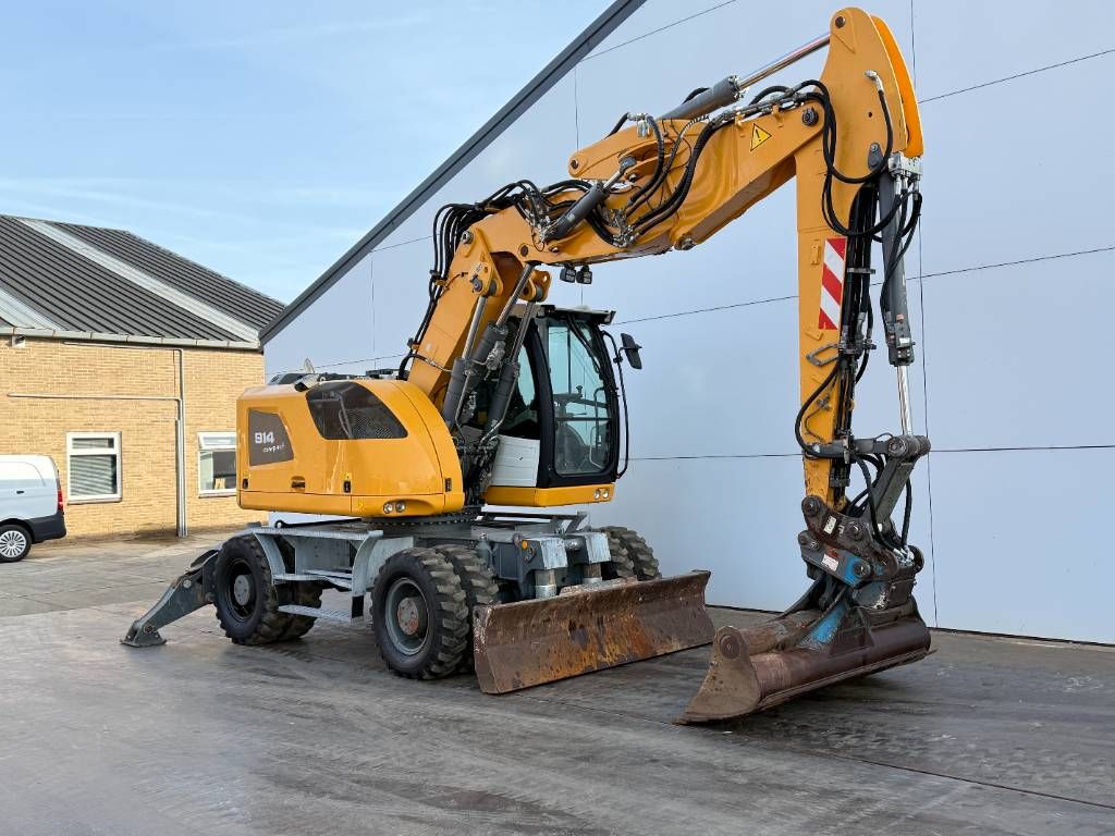 Liebherr A914 - Triple Boom / 2 extra Buckets!