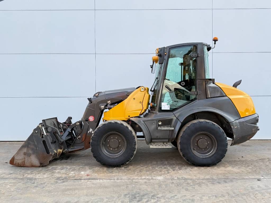 Mecalac AS900 - Bucket + Forks / Mecalac