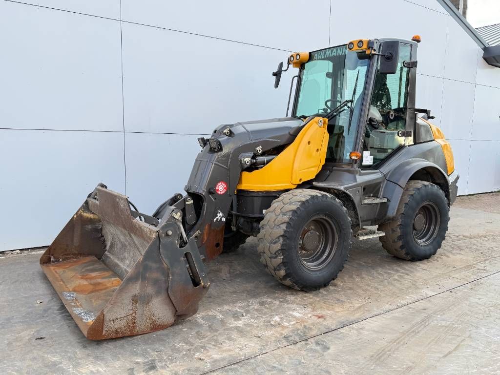 Mecalac AS900 - Bucket + Forks / Mecalac