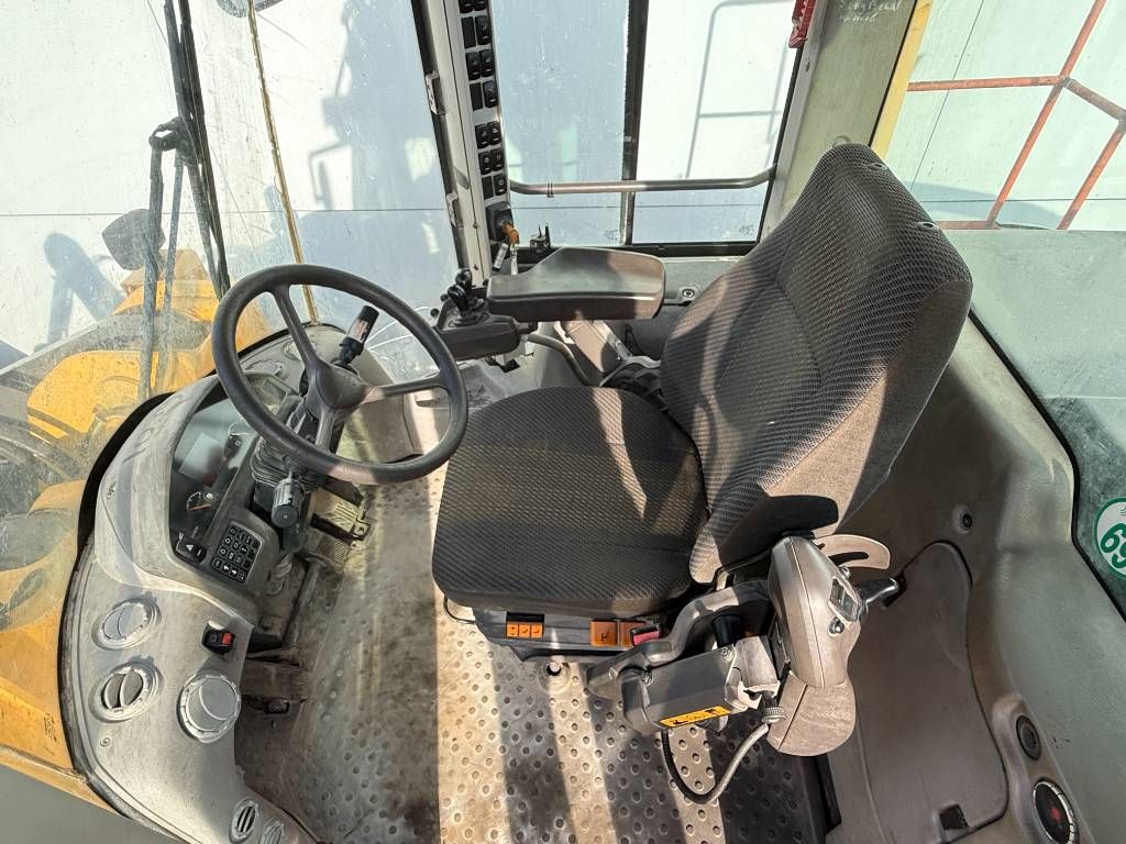 Volvo L150G - Automatic Greasing / CDC Steering