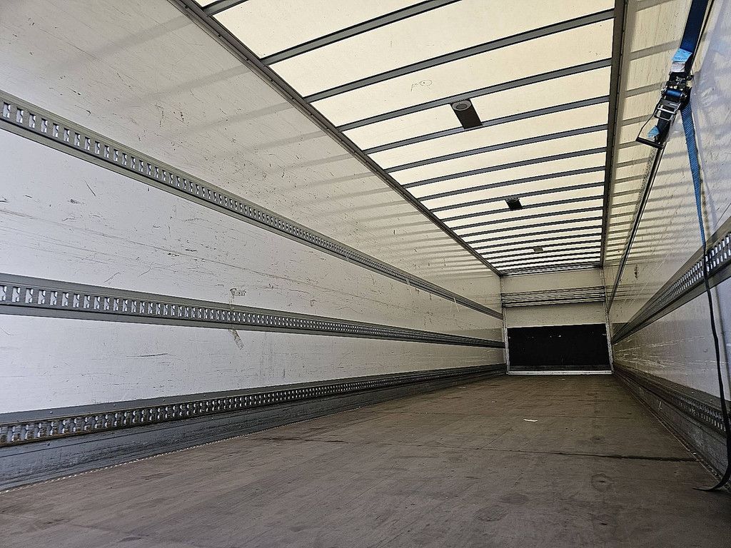 WEKA 2 AXLE CLOSED BOX steer axle 3t lift