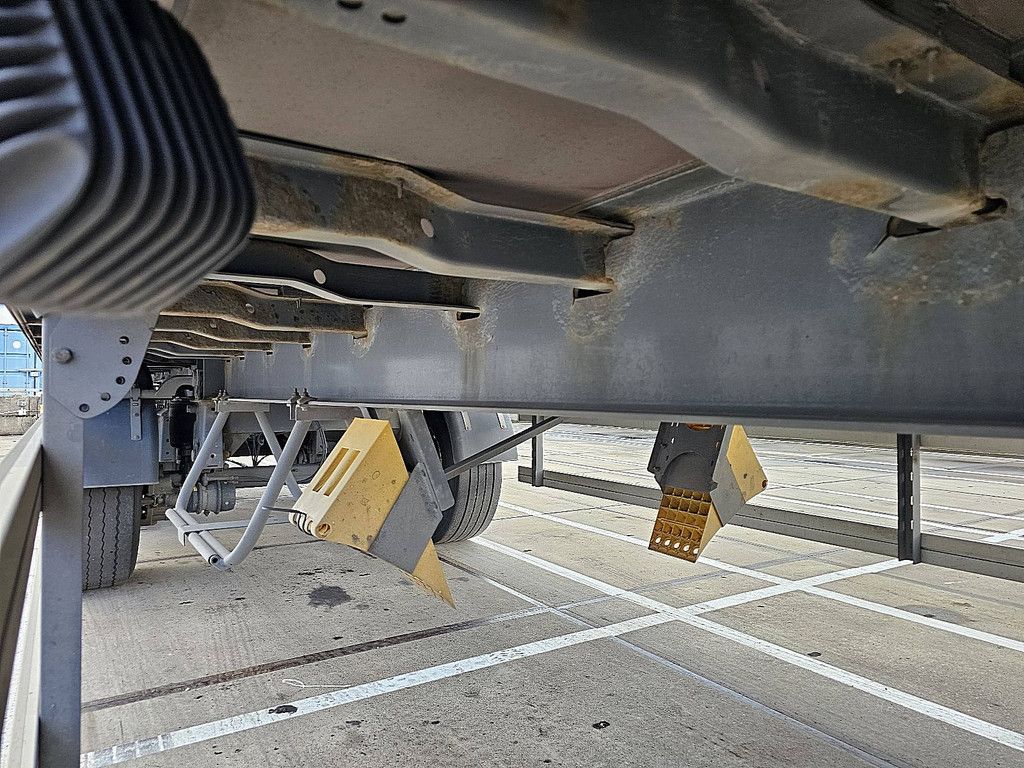 WEKA 2 AXLE CLOSED BOX steer axle 3t lift