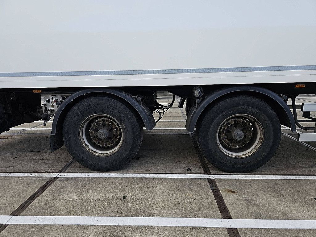 WEKA 2 AXLE CLOSED BOX steer axle 3t lift