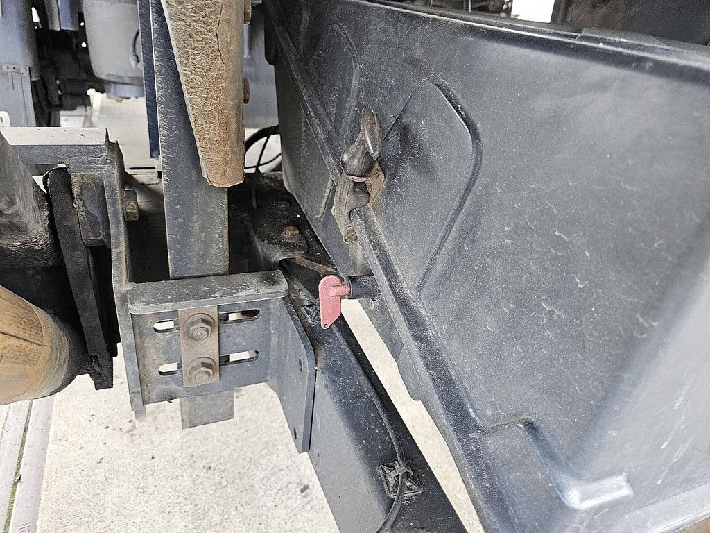 WEKA 2 AXLE CLOSED BOX steer axle 3t lift