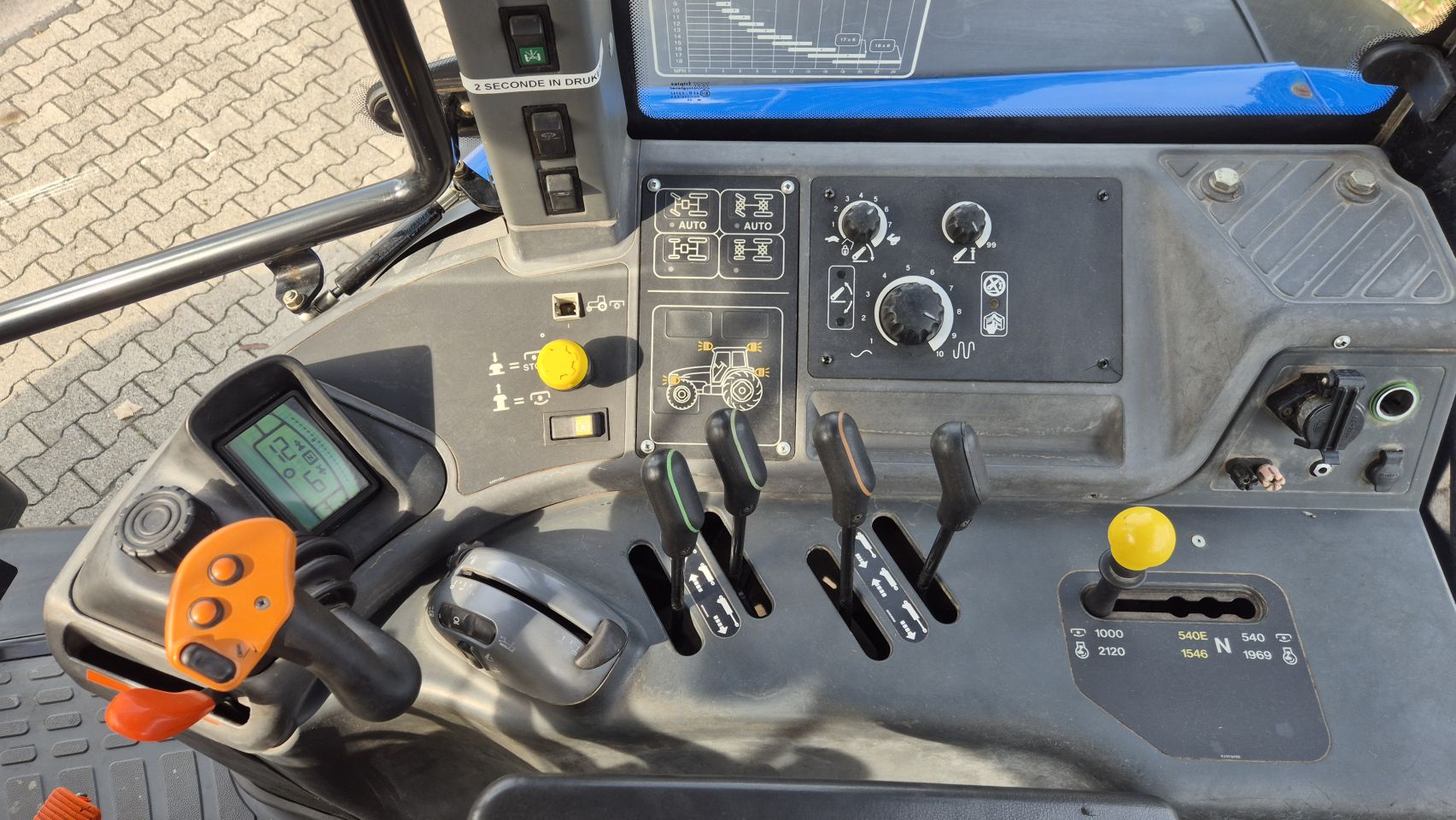 New Holland TM155 PC 40Kmh met kruip en Airco