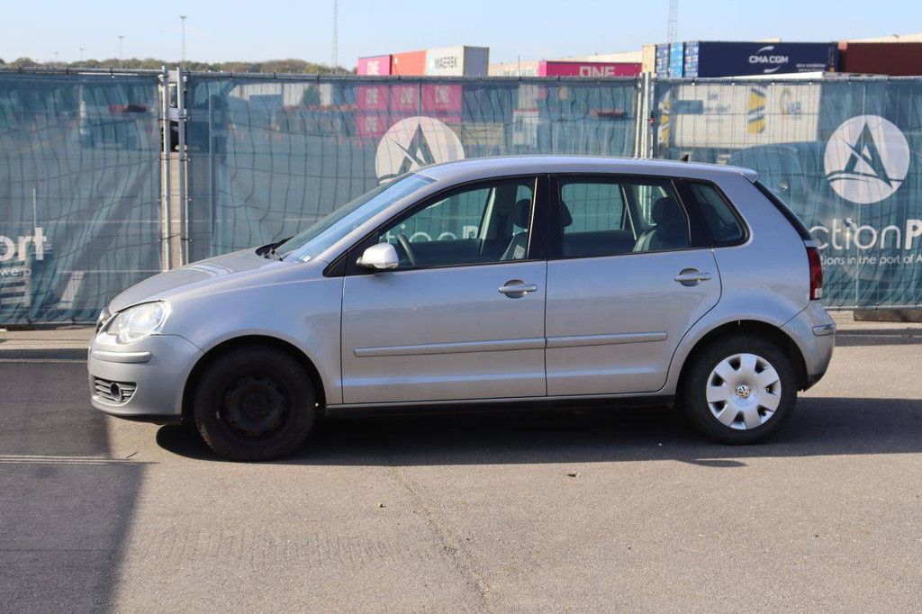Pkw Volkswagen Polo Benzin 55 PS 2006 (Margin)
