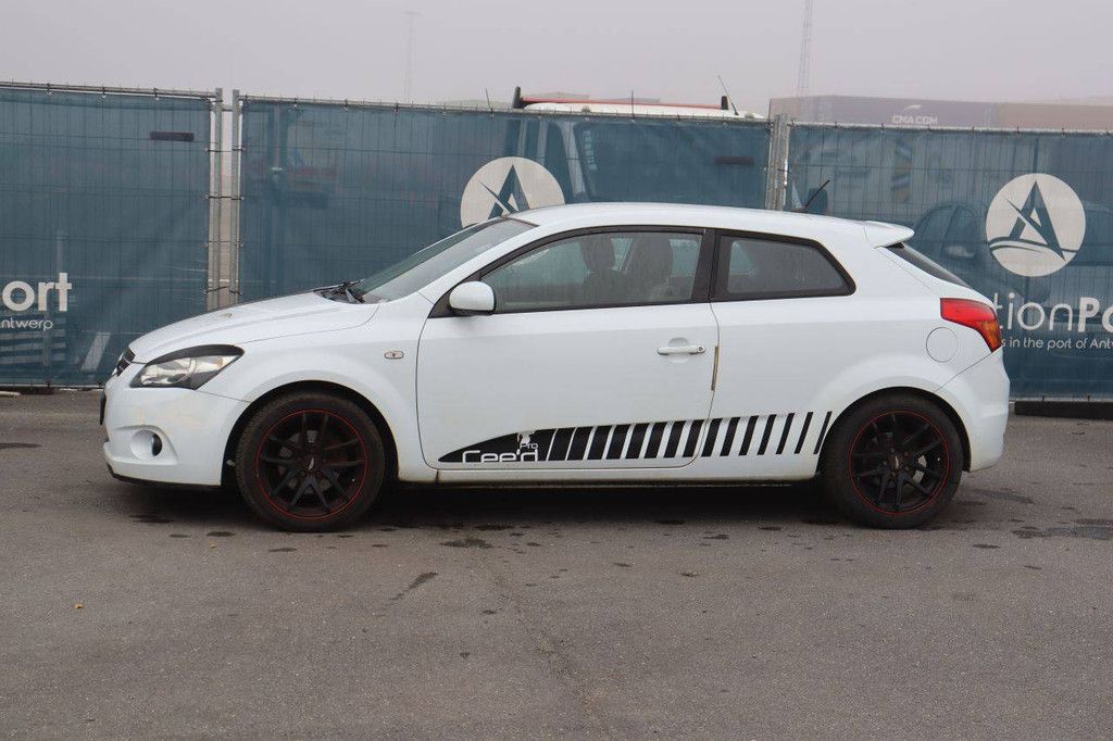 Pkw Kia Cee'd Benzin 90 PS 2011 (Margin)