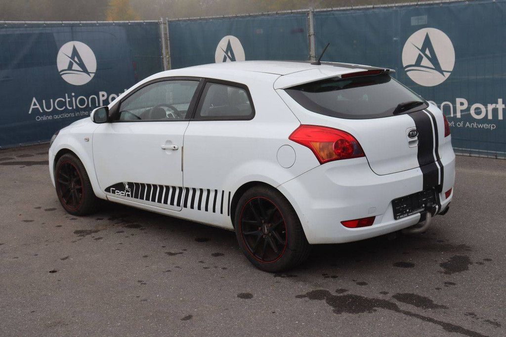 Pkw Kia Cee'd Benzin 90 PS 2011 (Margin)
