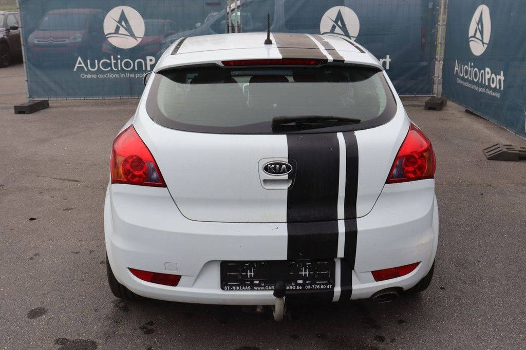 Pkw Kia Cee'd Benzin 90 PS 2011 (Margin)