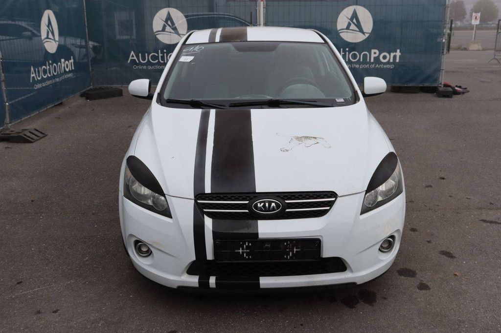 Pkw Kia Cee'd Benzin 90 PS 2011 (Margin)