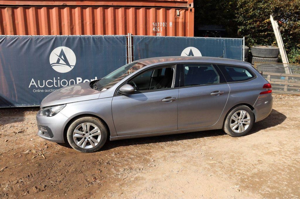 Peugeot 308 Kombi, Benzin, 110 PS, Baujahr 2019