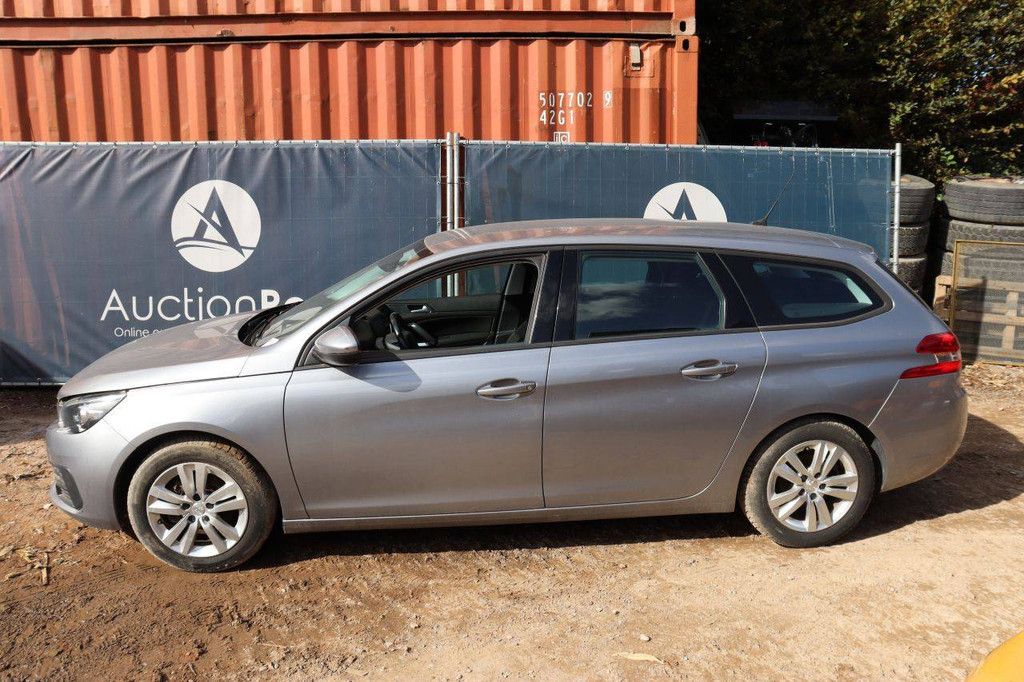 Peugeot 308 Kombi, Benzin, 110 PS, Baujahr 2019