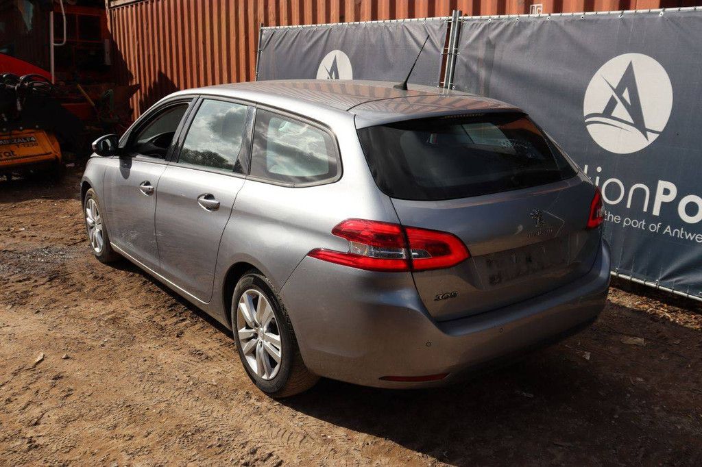 Peugeot 308 Kombi, Benzin, 110 PS, Baujahr 2019