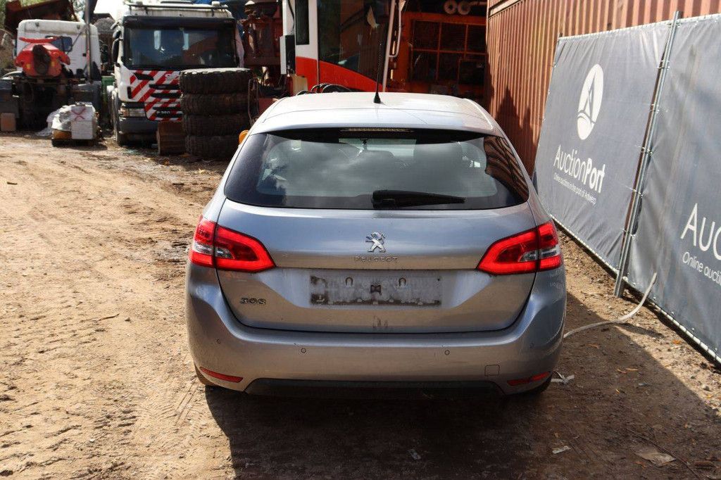 Peugeot 308 Kombi, Benzin, 110 PS, Baujahr 2019