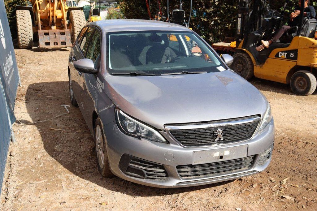 Peugeot 308 Kombi, Benzin, 110 PS, Baujahr 2019