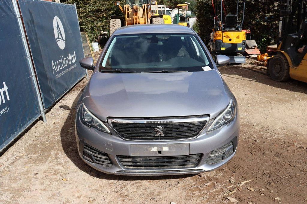Peugeot 308 Kombi, Benzin, 110 PS, Baujahr 2019