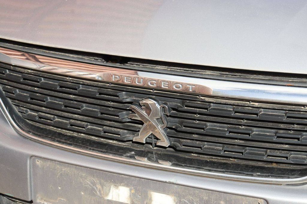 Peugeot 308 Kombi, Benzin, 110 PS, Baujahr 2019