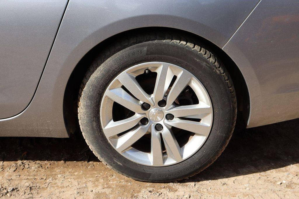 Peugeot 308 Kombi, Benzin, 110 PS, Baujahr 2019