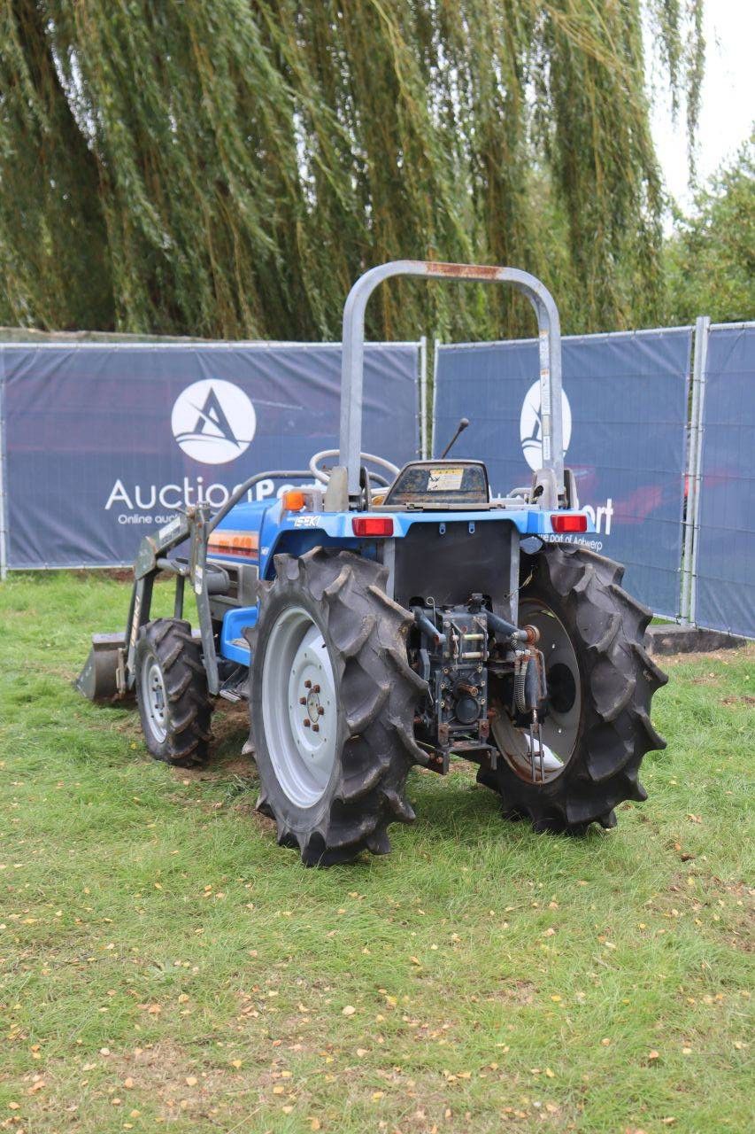 Iseki TF243F Diesel-Kleintraktor mit 24 PS und Frontlader