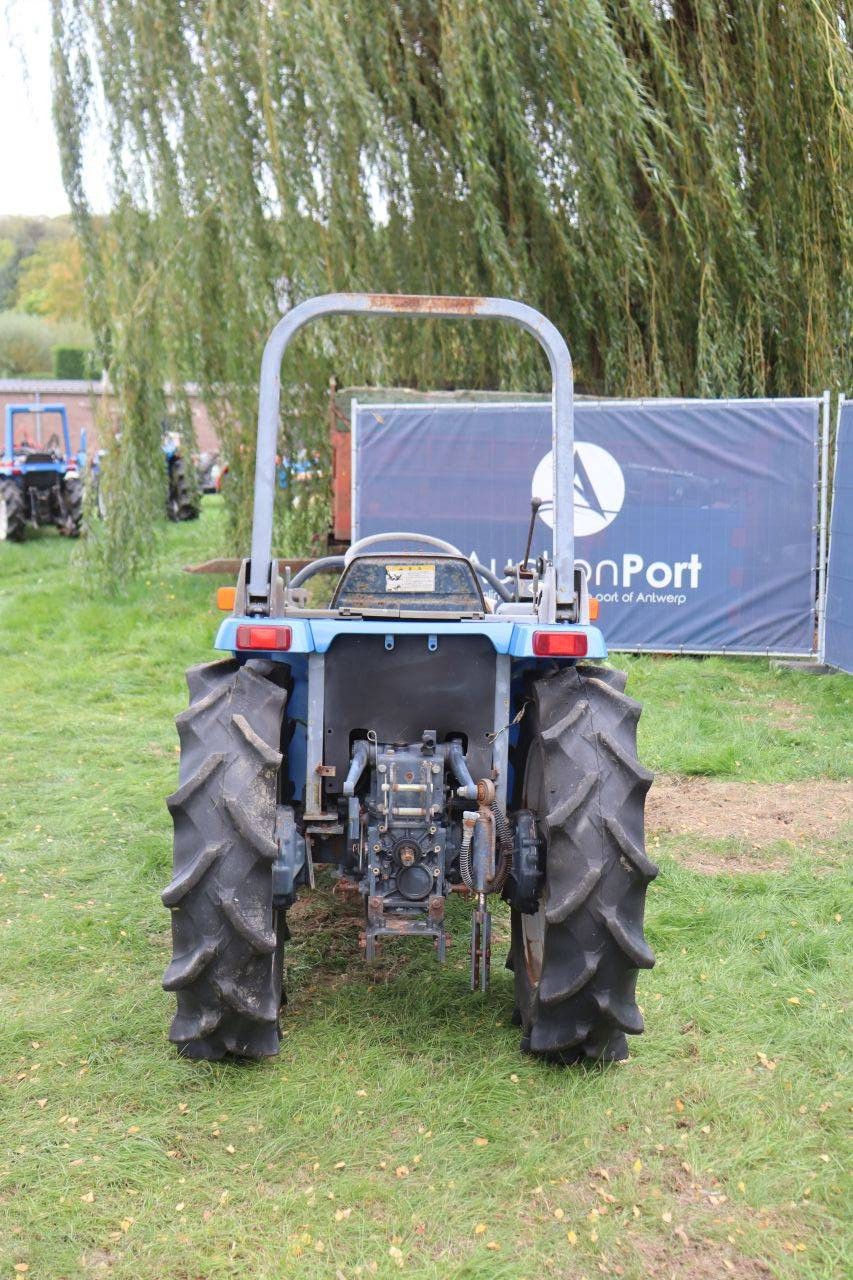 Iseki TF243F Diesel-Kleintraktor mit 24 PS und Frontlader