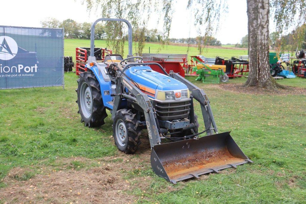 Iseki TF243F Diesel-Kleintraktor mit 24 PS und Frontlader
