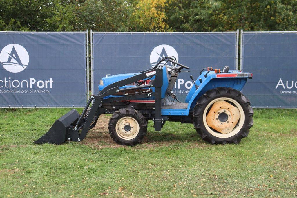 Iseki TA207F Diesel-Kleintraktor mit 20 PS und Frontlader