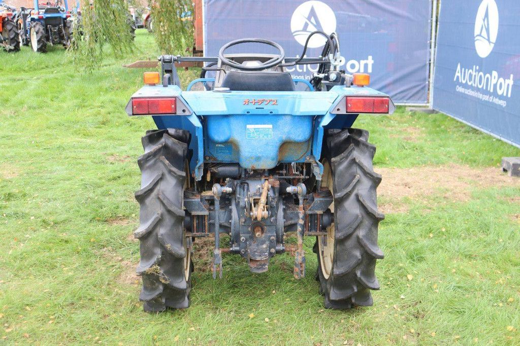 Iseki TA207F Diesel-Kleintraktor mit 20 PS und Frontlader