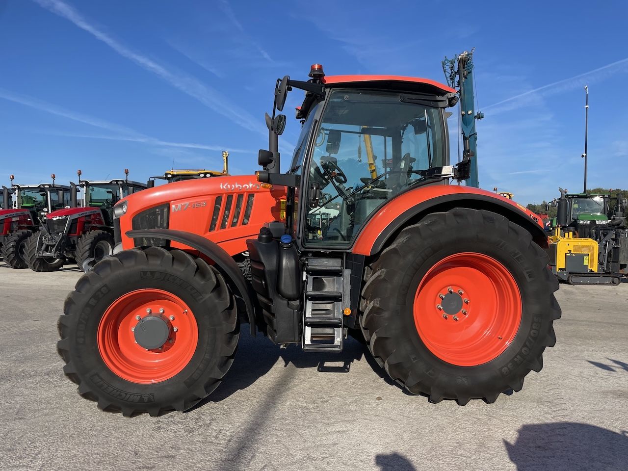 Kubota M7-153