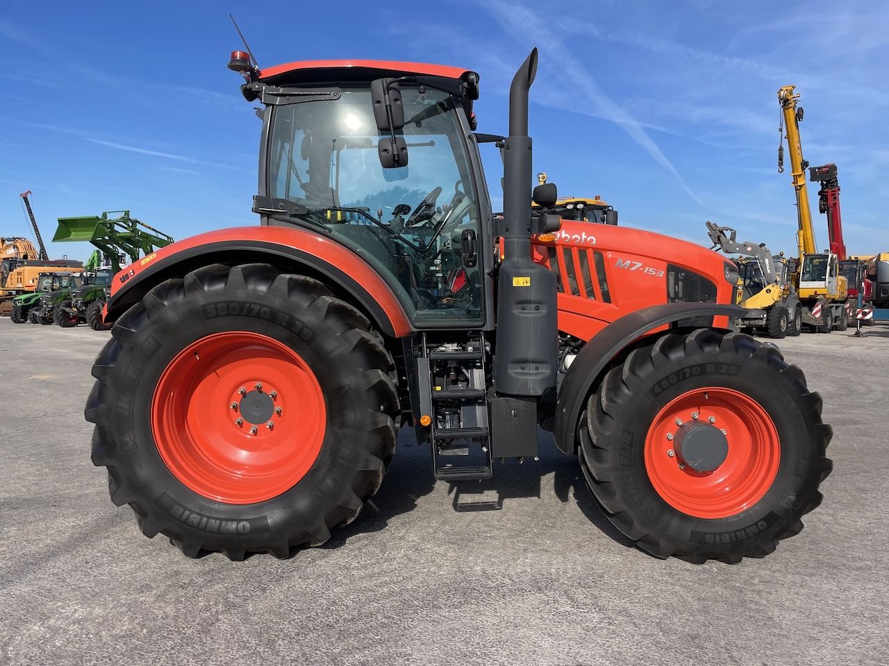 Kubota M7-153