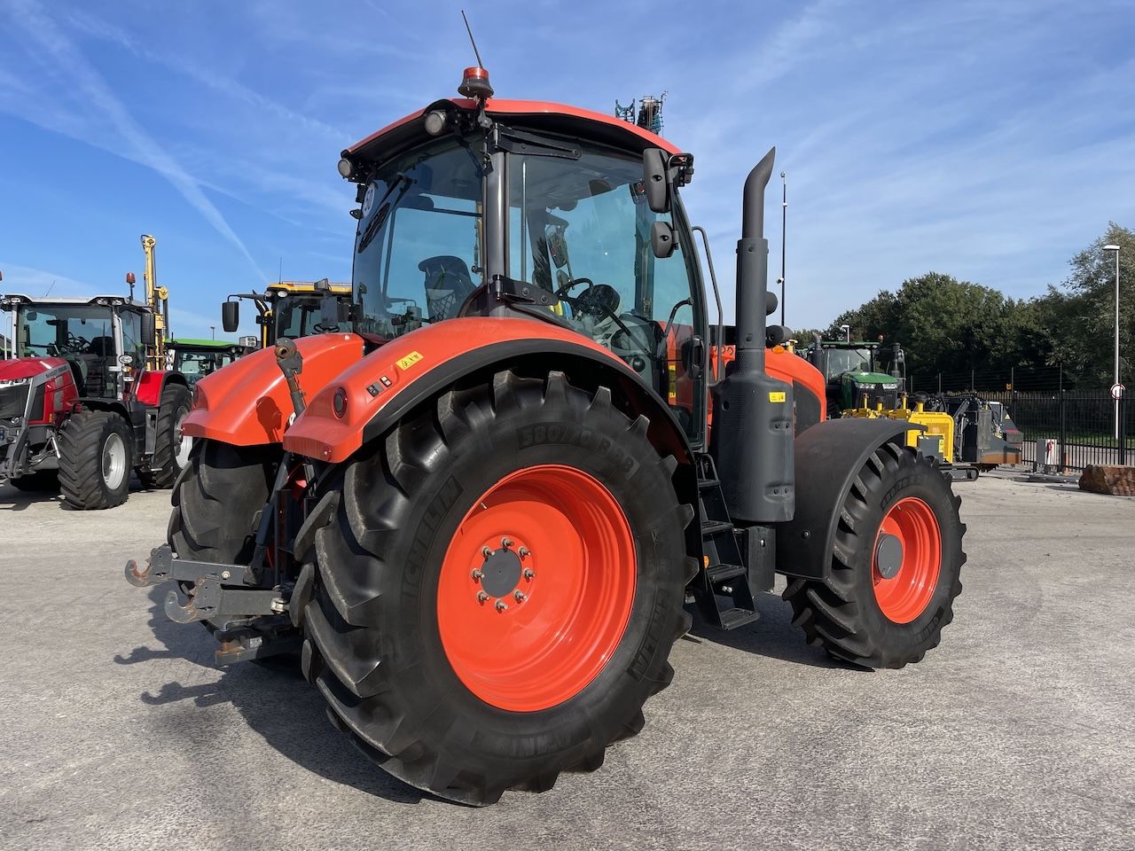 Kubota M7-153