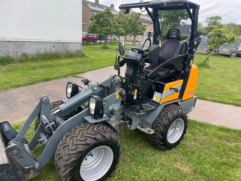 Giant G1500 Xtra kniklader slechts 330 uur!