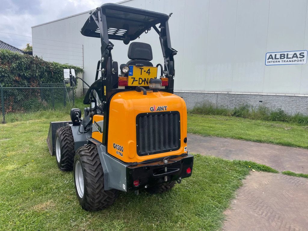 Giant G1500 Xtra kniklader slechts 330 uur!
