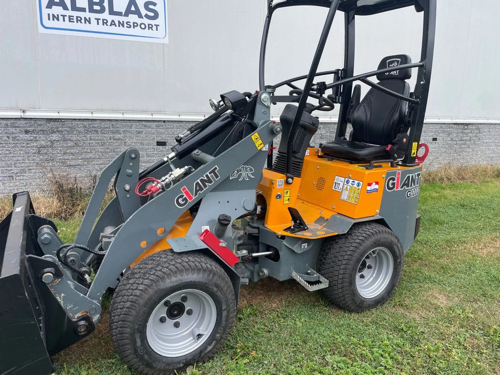 Giant Giant G1200 kniklader DEMO slechts 110 uur!