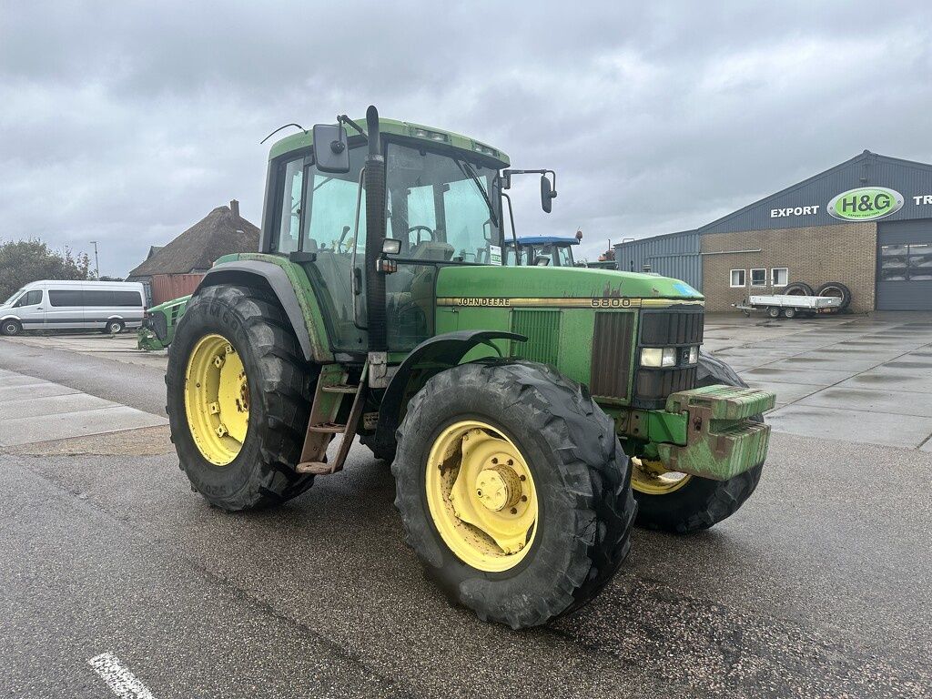 John Deere 6800